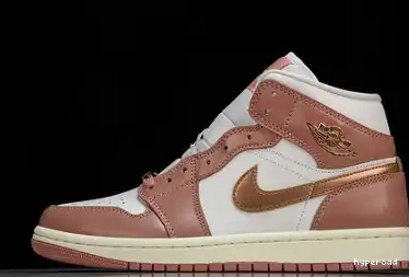 Hyperoad Mid Stardust” SE“Red Jordan Air 1 0425